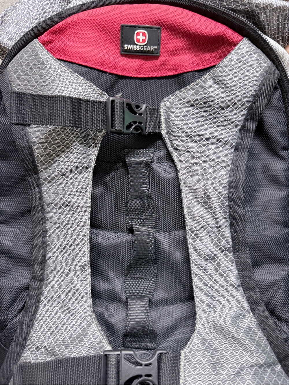 Men's Swiss Gear Gray & Black Hiking Backpack w/ Red Accent Used One Trip 🔥 - Picture 5 of 8
